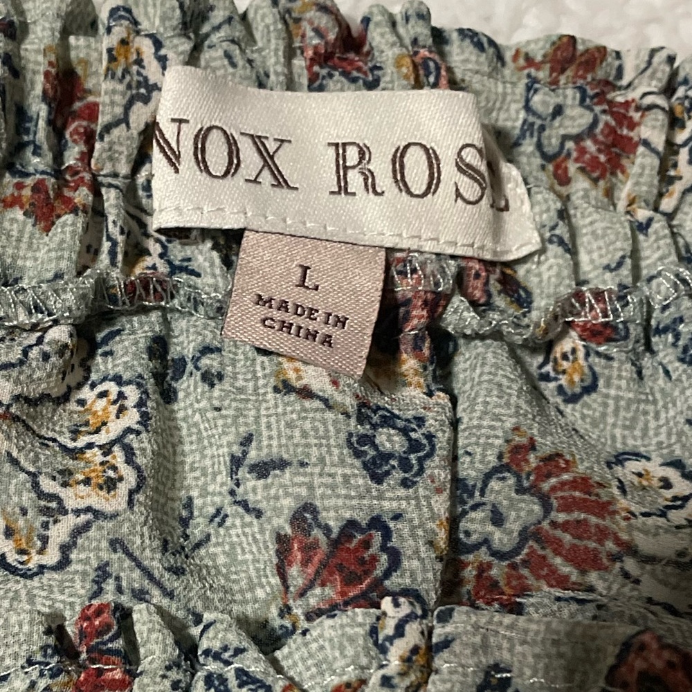 Size Large. - Picture 2 of 2